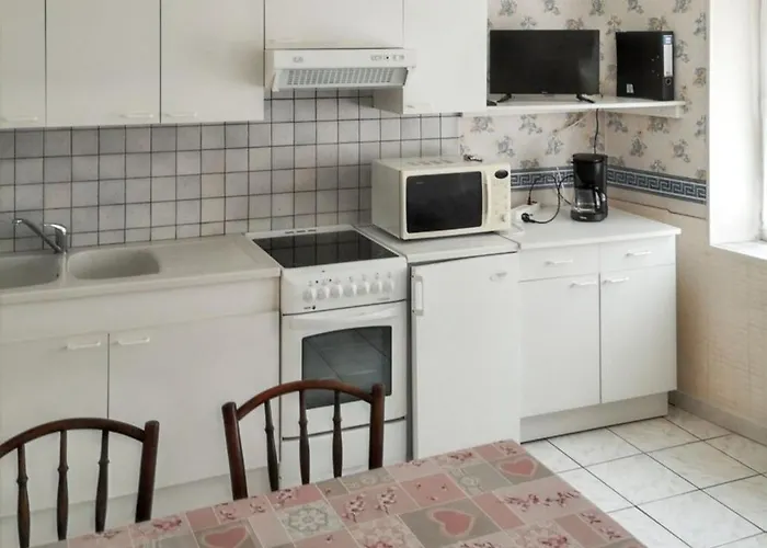 Дом отдыха Maison Confortable A Avec Terrasse *