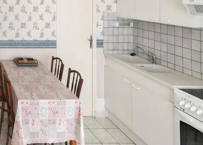 Maison Confortable A Avec Terrasse Дом отдыха Vergezac